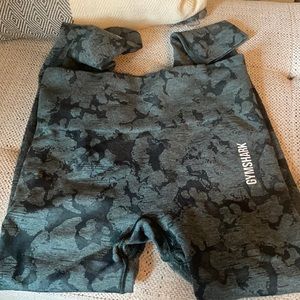 Gym shark green camo leggings